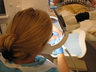 Igna Breedeveld tijdens een oncologische voetbehandeling